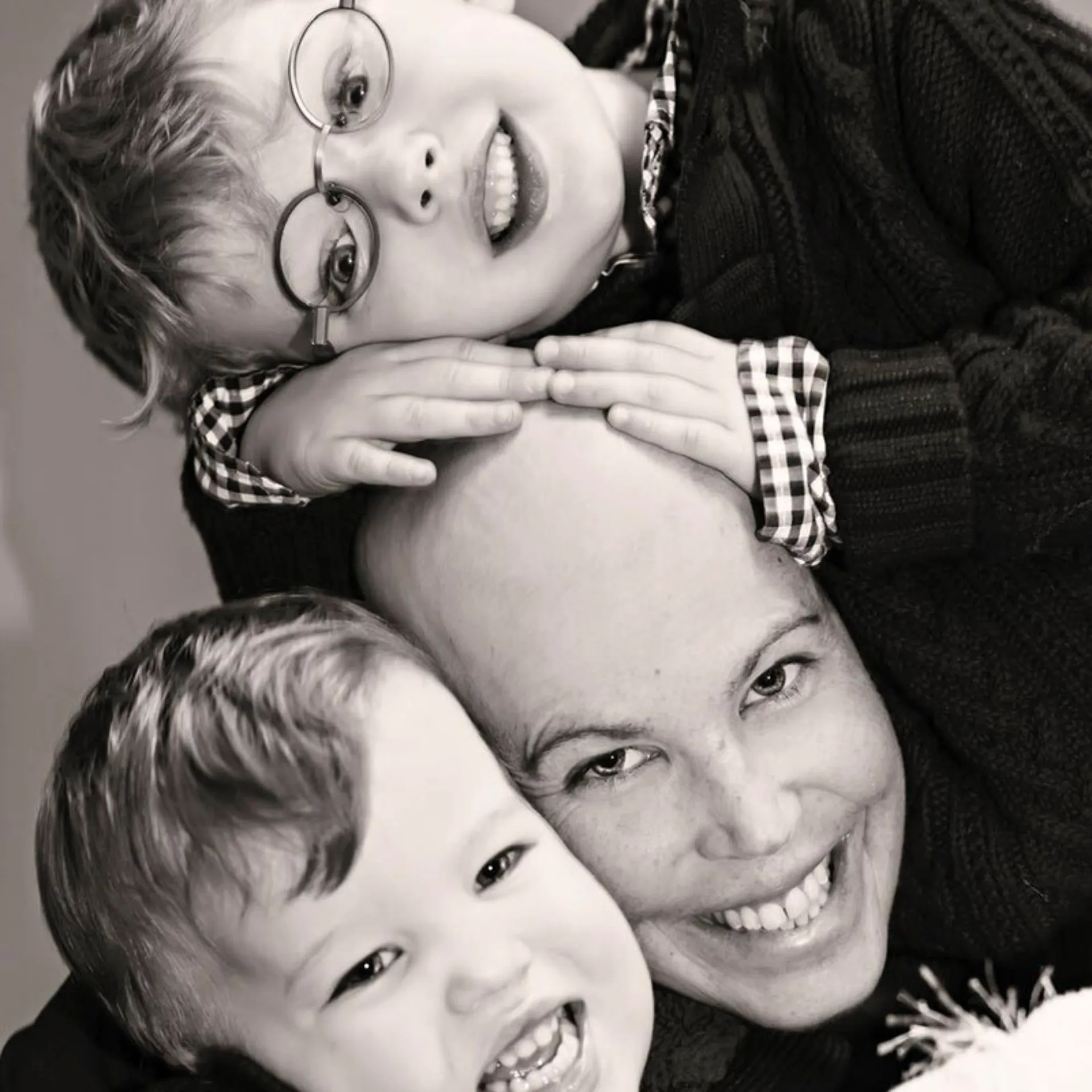 Erica boys black white 800x800