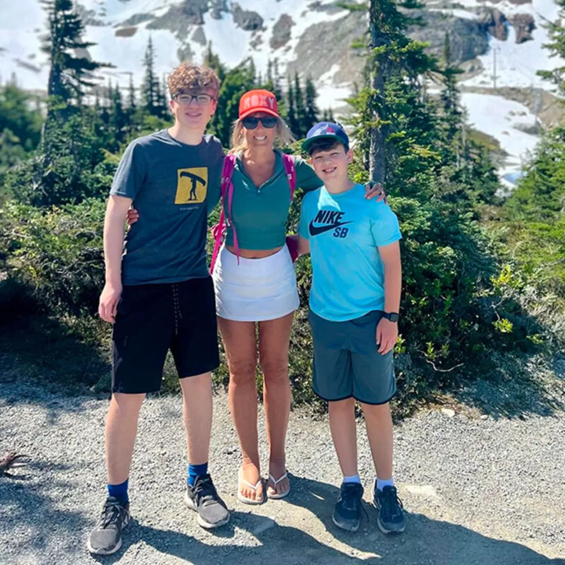 Erica hiking boys 800x800